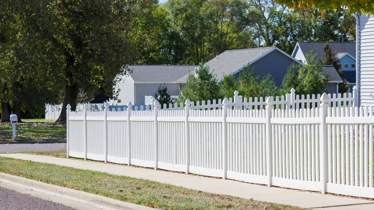 semi privacy vinyl fence