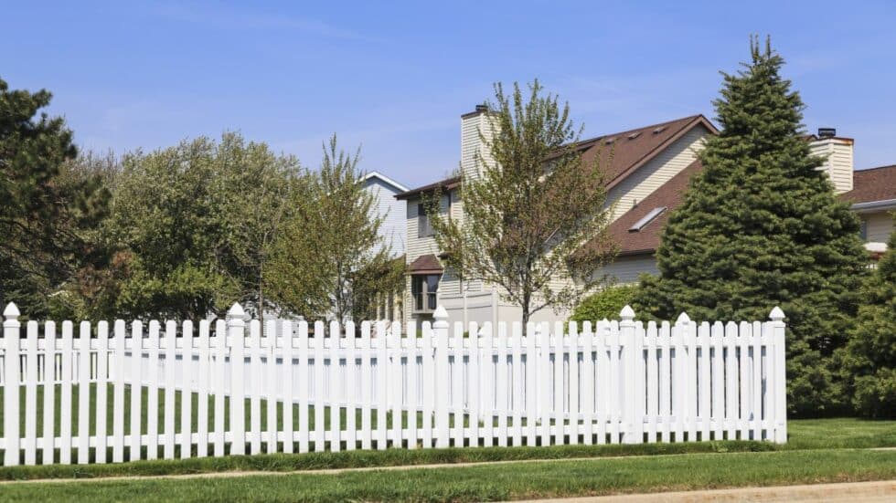 How Much Does Vinyl Fence Installation Cost in 2025? A Homeowner's ...